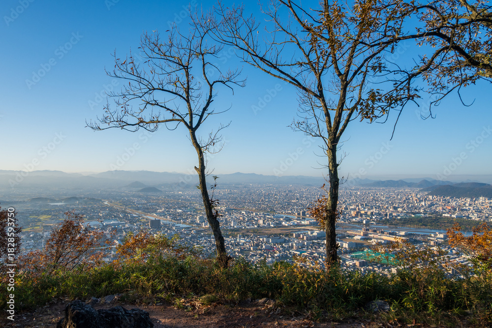 Fototapeta premium 日本の香川県高松市屋島のとても美しい秋の風景