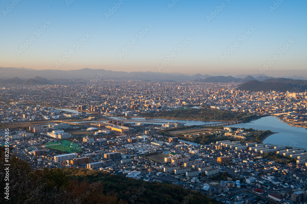 Fototapeta premium 日本の香川県高松市屋島のとても美しい秋の風景