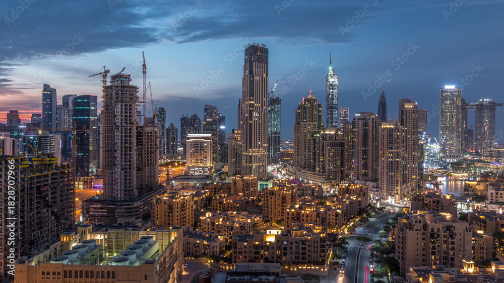Obraz premium Dubai Downtown skyline during sunset timelapse with modern towers panoramic view from the top in Dubai