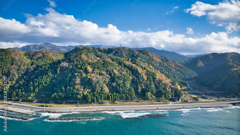 Fototapeta premium 日本の富山県朝日町の笹川地区周辺の風景