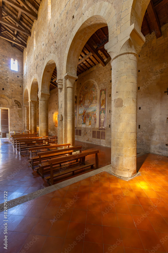 Fototapeta premium Romanesque church interior with frescoes in Monteriggioni, Tuscany