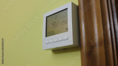 operating a heating thermostat at home