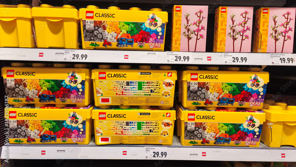 Naklejka premium Potsdam, Germany - October 21, 2025: Colorful LEGO Classic building sets displayed on store shelves, showcasing creativity and imagination for children and adults alike
