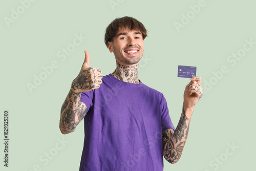 Tattooed young man with cre...