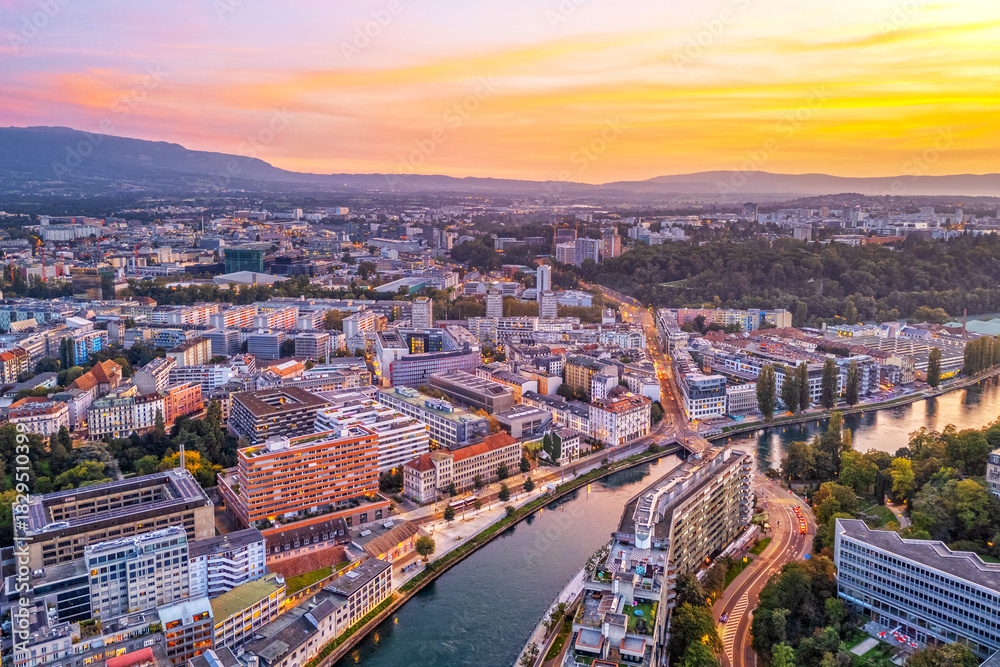 Obraz premium Geneva, Switzerland View From Above at Dusk 1857