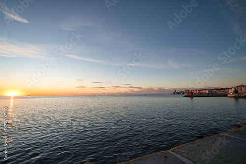 Fototapeta Naklejka Na Ścianę i Meble -  beautiful sunset at the beach