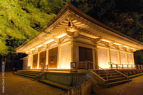 岩手県平泉町 中尊寺金色堂 秋のライトアップ