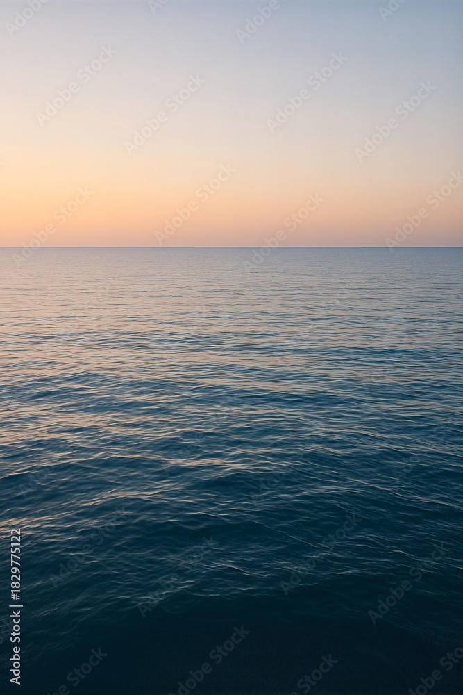 Obraz premium Open sea beneath a hazed gradient