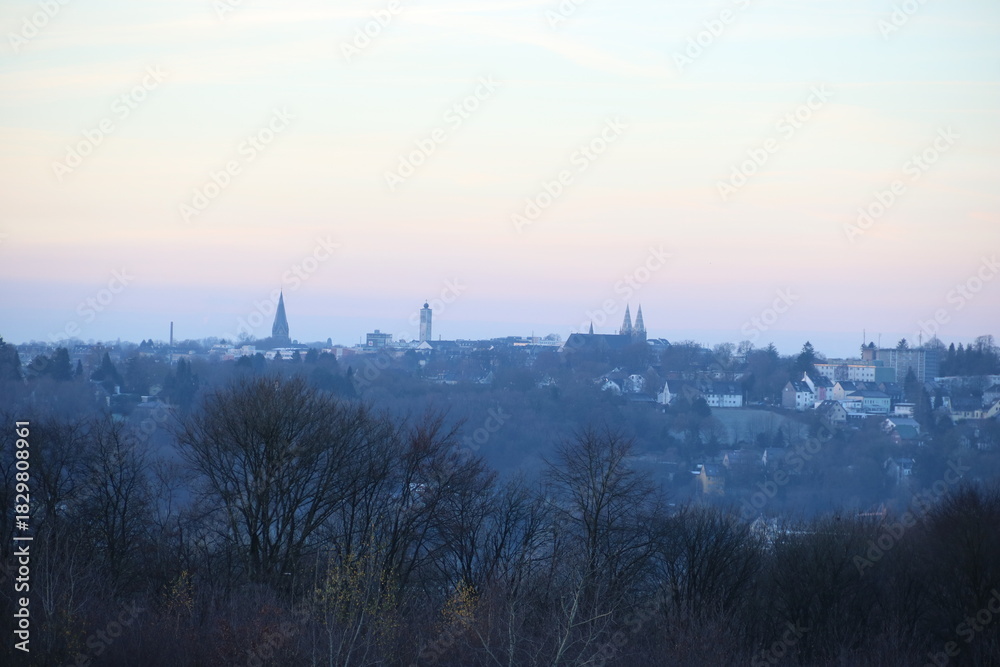 Fototapeta premium Blick auf Solingen im Herbst bei Sonnenaufgand