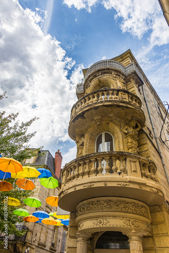 Dans les rues de Brive la Gaillarde en France
