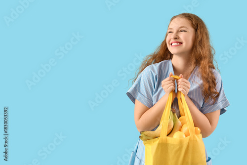 Young woman with shopping b...