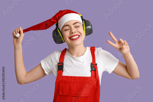 Young female construction w...