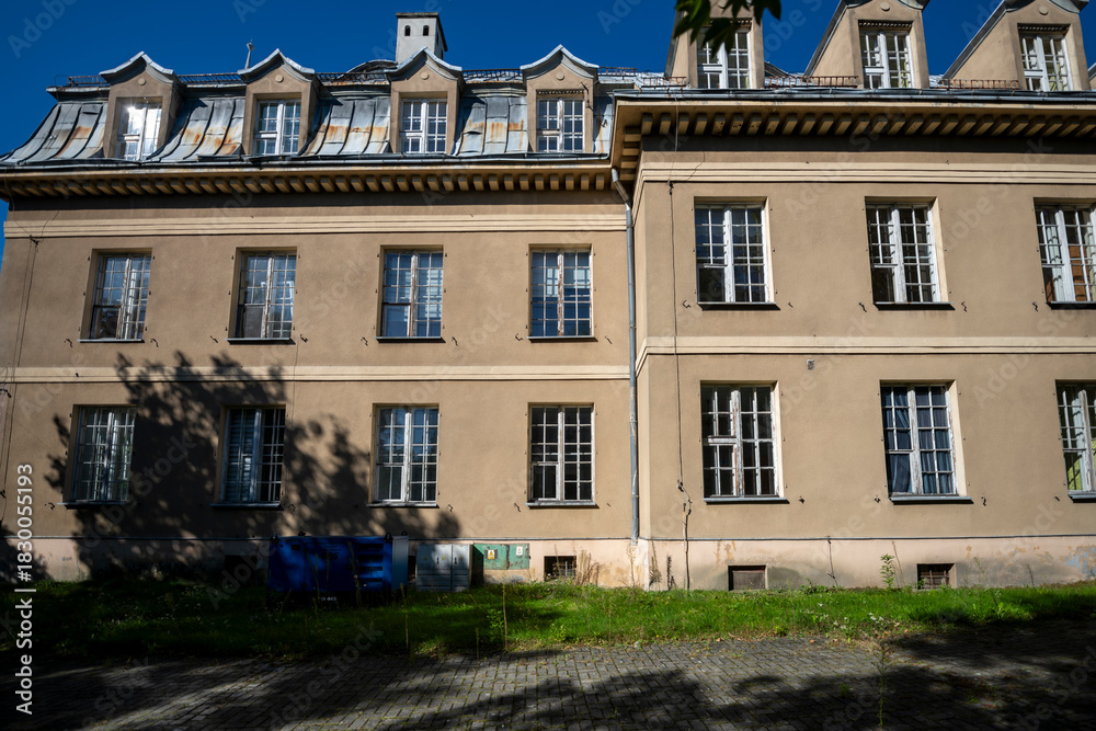 Fototapeta premium Abandoned Historic Mansion Interior With Atmospheric Decay and Detailed Old Architecture