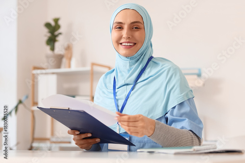 Female Muslim doctor in hij...