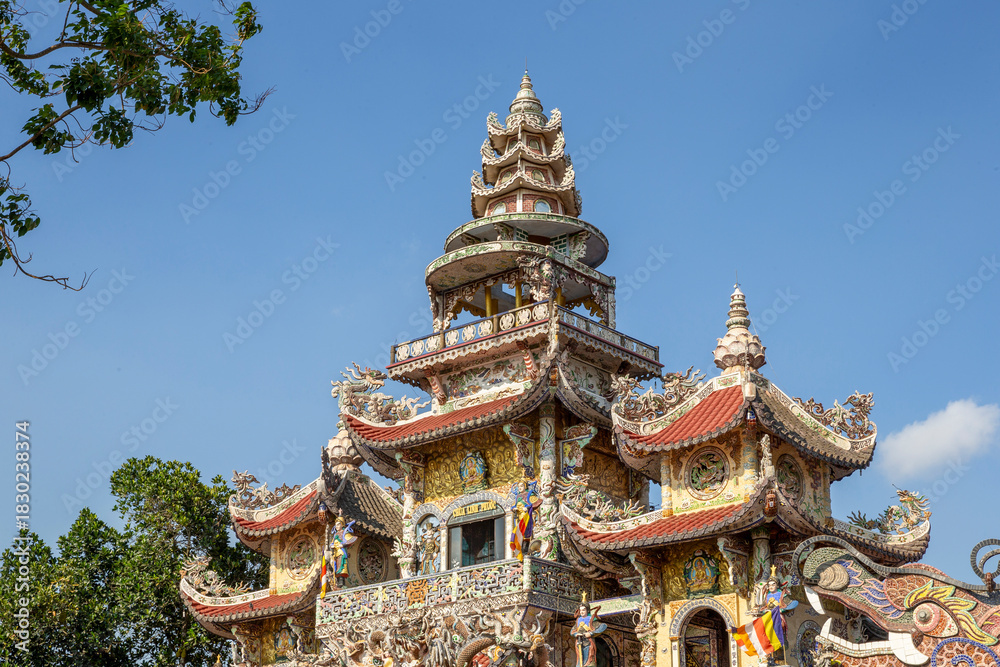 Fototapeta premium The main hall of Linh Phuoc Pagoda