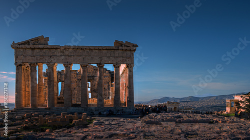 Valokuva Evening light highlights the Parthenon crowning the Acropolis of Athens