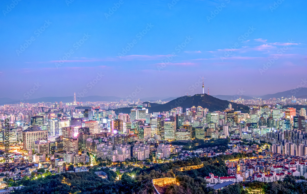 Obraz premium panoramic, tourist attractions in the city park of seoul City, Asia business concept image, panoramic modern cityscape building in korea. The most beautiful Viewpoint seoul city,south korea.