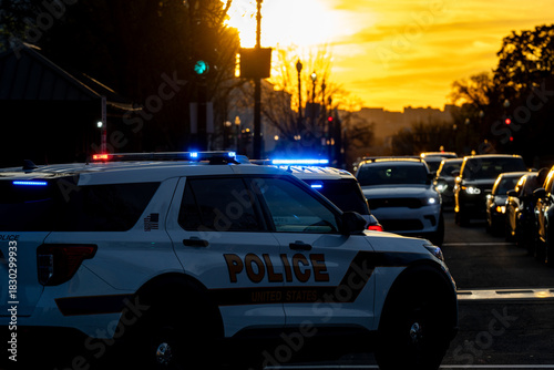 Fotografi Police patrol blocks intersection