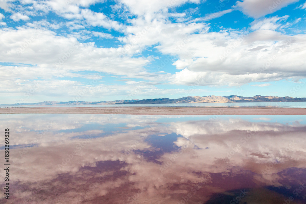 Fototapeta premium Great Salt Lake, water reflection, pink Salt Lake