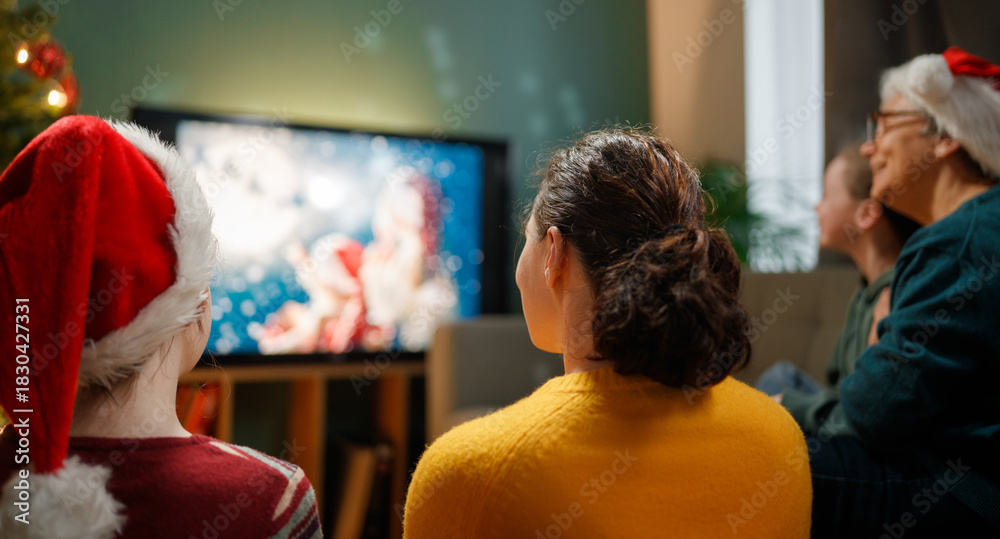 Obraz premium family watching holiday movies at home