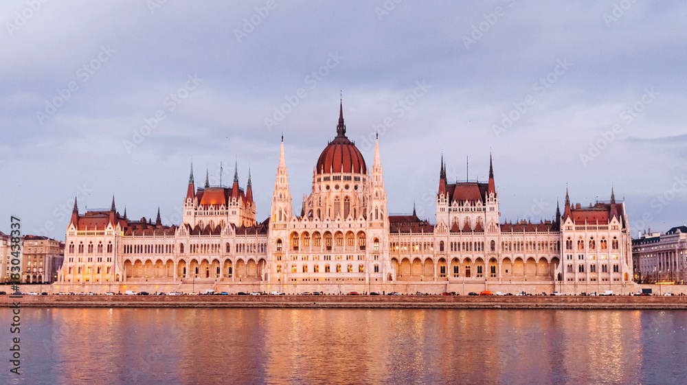 Fototapeta premium Budapest Parliament building at twilight, reflecting in the Danube River.