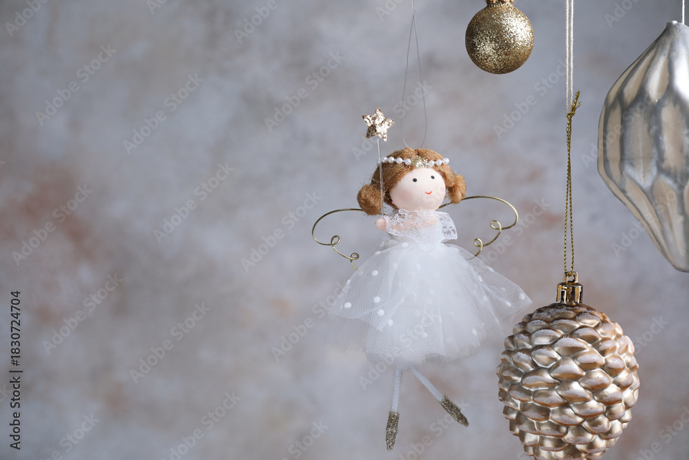 Obraz premium Beautiful Christmas decor hanging near light grey wall, closeup. Space for text