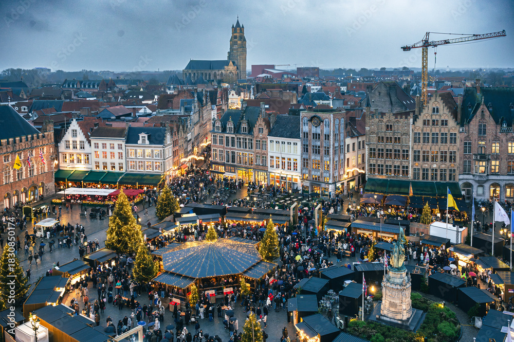 Fototapeta premium Christmas market decorated and illuminated in Bruges, Belgium. 