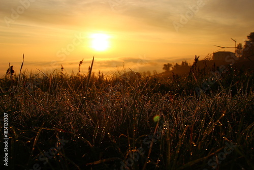 Alba sopra la nebbia