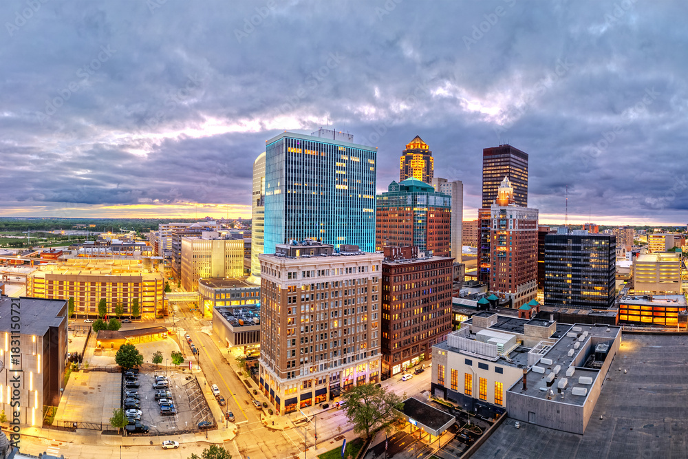 Fototapeta premium Des Moines, Iowa, USA Downtown Cityscape 1918
