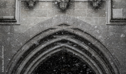 Snowflakes fall in front of the upper part of the wall of the entrance arch to the “Müntzer unserer lieben Frau” (Church of Our Lady).