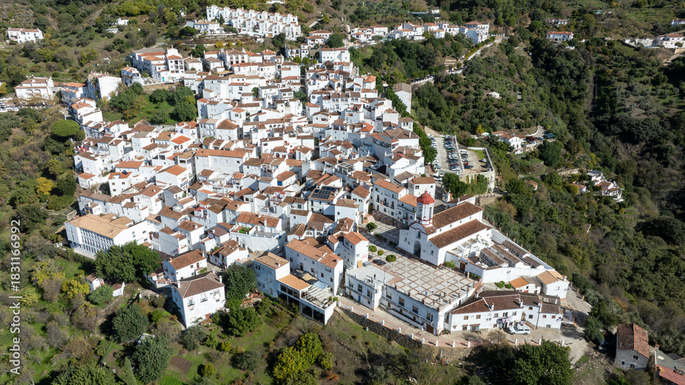 Fototapeta premium Municipio de Genalguacil en el valle del Genal, Andalucía 