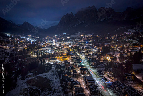 Valokuva Cortina d'Ampezzo Night