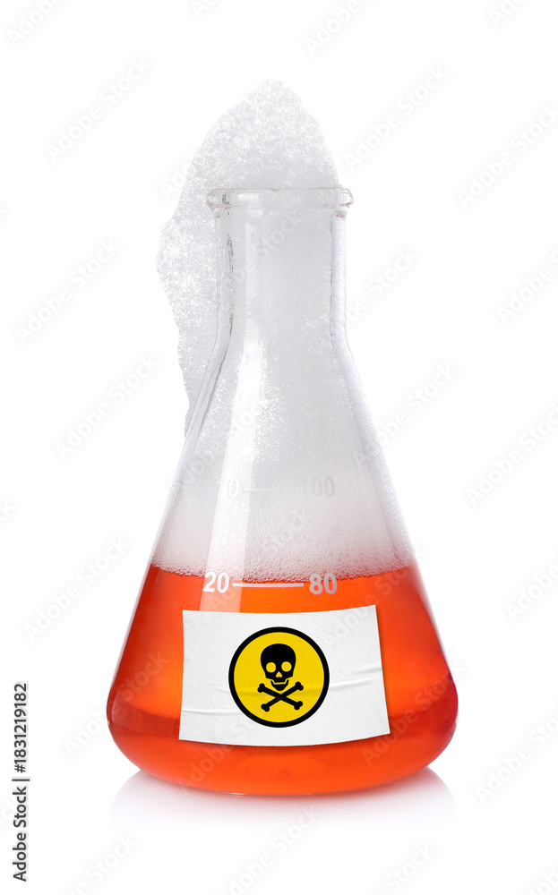 Obraz premium Poison in conical flask isolated on white. Laboratory glassware with skull and crossbones label
