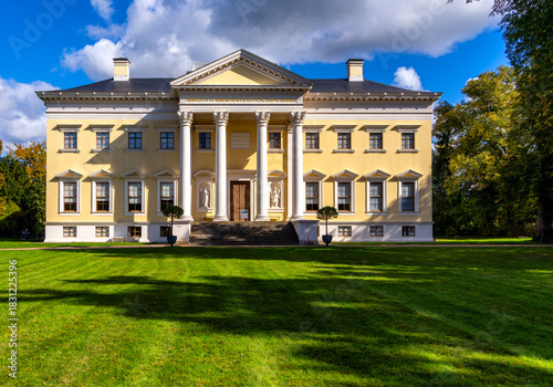 Das Schloss Wörlitz im Wörlitzer Park, Dessau Wörlitzer Gartenreich, Unesco Weltkulturerbe, Gründungsbau des Klassizismus in Deutschland, Dessau, Sachsen-Anhalt, Deutschland