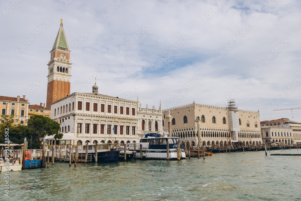Naklejka premium Venice Grand Canal cityscape with Doge's Palace