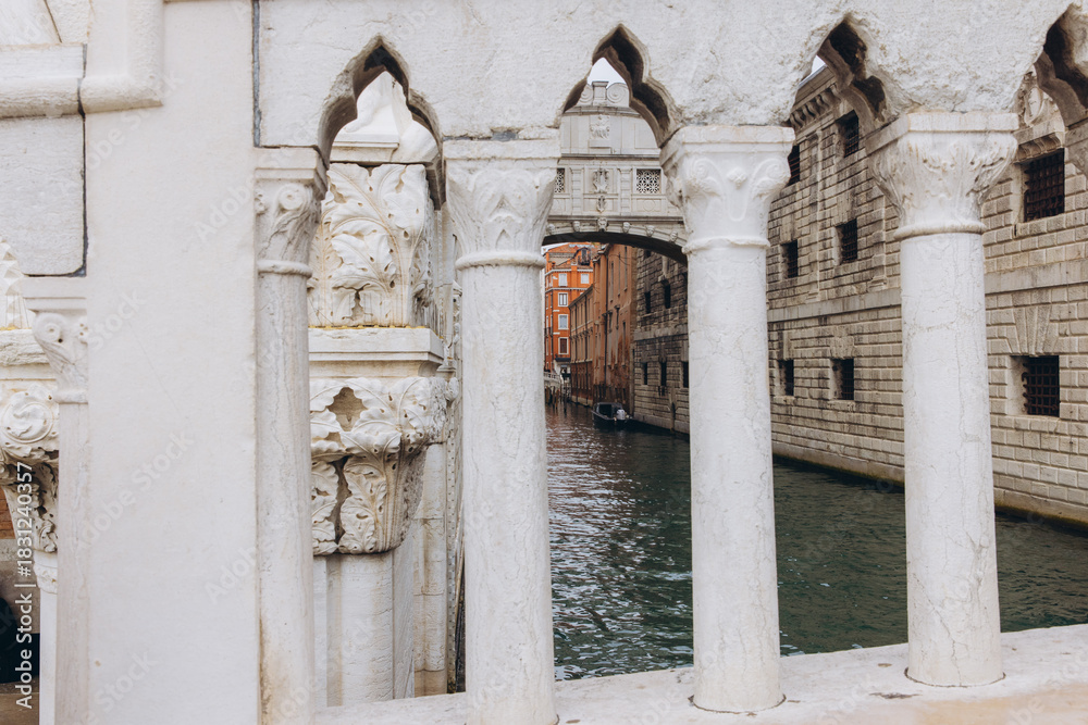 Obraz premium Venice canal view through Doge's Palace columns