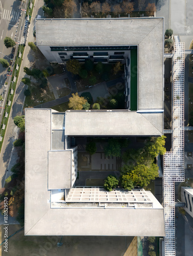 Tableau sur toile Modern Chengdu Courtyard Aerial View with Geometric Architecture and Garden