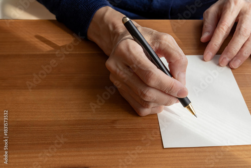 はがきに書く手