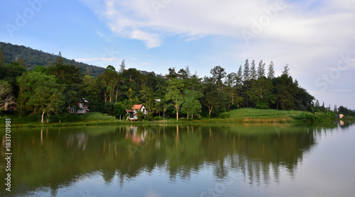 Nature and riverside houses, the evening atmosphere looks peaceful.