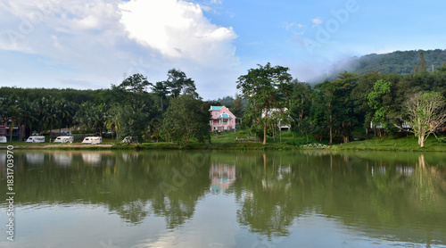 Nature and riverside houses, the evening atmosphere looks peaceful.