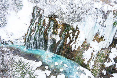 An emerald river that flows even in the snowy winter