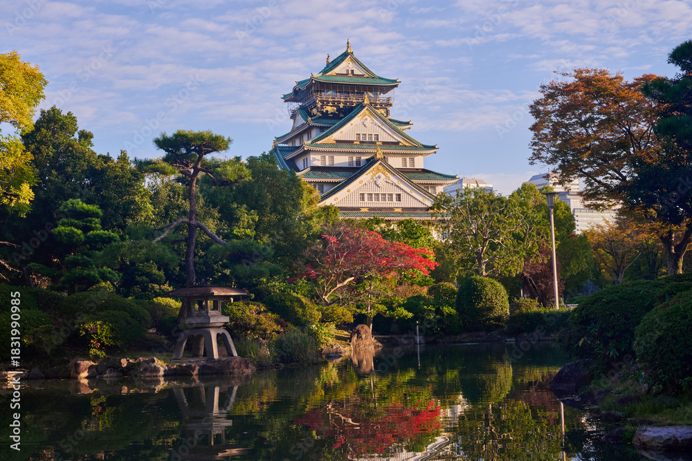 Fototapeta premium Osaka castle, Japan 
