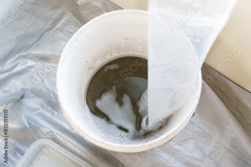 エアコン清掃で排出された汚水