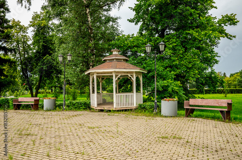 Charming White Gazebo In A Quiet Park With Benches, Lanterns, And Lush Greenery On Poklonnaya Hill, Moscow, Russia, 10 August 2025