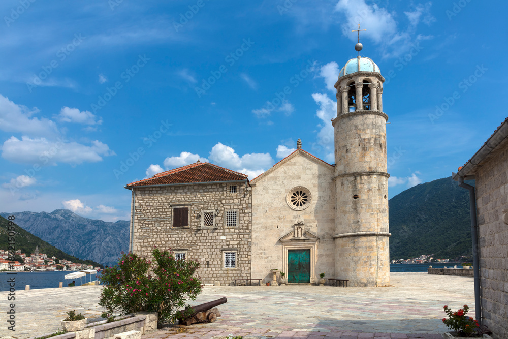 Obraz premium Montenegro Kotor city view on a cloudy summer day