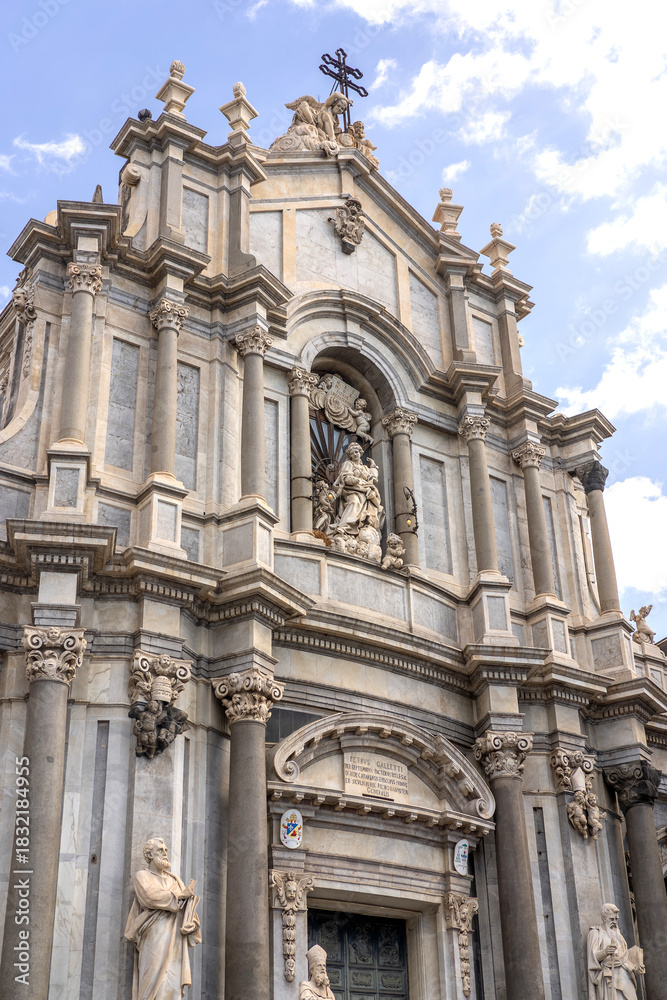 Fototapeta premium detailed photograph of historic Baroque architecture and a clock tower in Catania, Sicily. The image captures elegant stonework, classic sculptures, and the timeless atmosphere of the old town