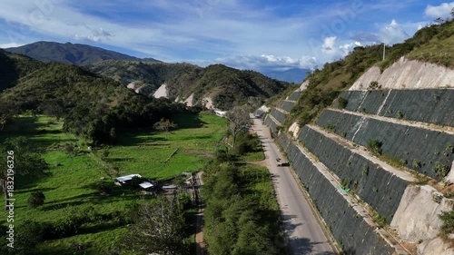 Video aéreo realizado con drone. en el se aprecia la vía a Urabá desde el Municipio de Santa Fe de Antioquia, en cercanías al Río Cauca.