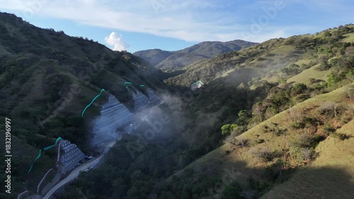 Video aéreo realizado con drone. en el se aprecia la vía a Urabá desde el Municipio de Santa Fe de Antioquia, en cercanías al Río Cauca.