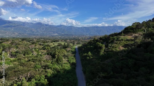 Video aéreo realizado con drone. en el se aprecia la vía a Urabá desde el Municipio de Santa Fe de Antioquia, en cercanías al Río Cauca.