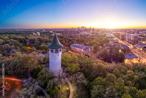 Tableau sur toile Witches Hat in Minneapolis, Minnesota, USA 2055